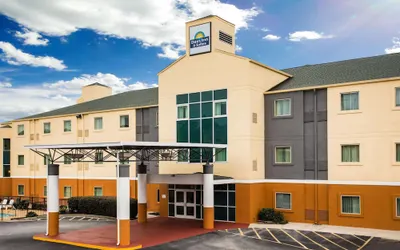 Days Inn & Suites by Wyndham Augusta Near Fort Eisenhower