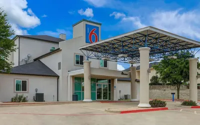 Motel 6 Weatherford, TX