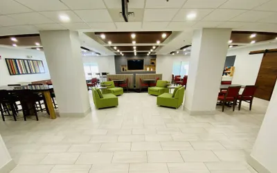 Holiday Inn Express Hotel & Suites Chesapeake, an IHG Hotel