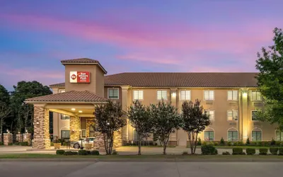 Best Western Plus Crown Colony Inn & Suites