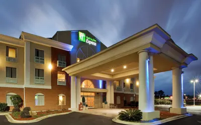 Holiday Inn Express & Suites Thomasville, an IHG Hotel