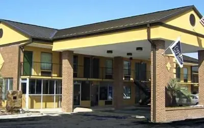 Travelers Inn & Suites