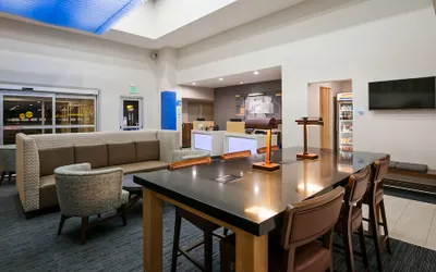 Holiday Inn Express & Suites Everett by IHG