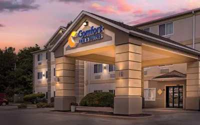 Comfort Inn & Suites East Moline near I-80