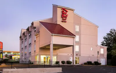Red Roof Inn & Suites Philadelphia - Bellmawr