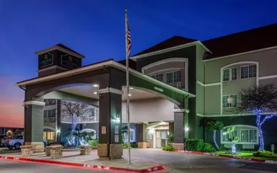 La Quinta Inn & Suites by Wyndham Laredo Airport