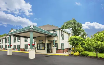 Econo Lodge Glens Falls / Lake George