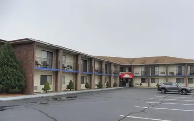 Red Roof Inn & Suites Newport – Middletown, RI