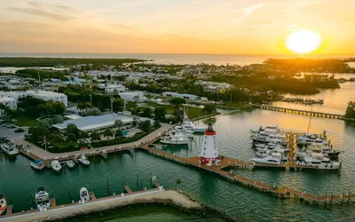 Faro Blanco Resort & Yacht Club Marathon, Curio by Hilton