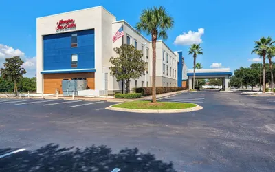 Hampton Inn & Suites Pensacola I-10 N at Univ. Town Plaza