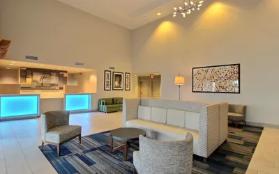 Holiday Inn Express Hotel & Suites Milwaukee Airport, an IHG Hotel