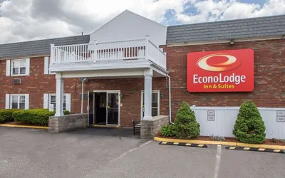 Econo Lodge Inn & Suites Airport