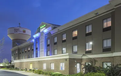 Holiday Inn Express Kansas City - at the Legends, an IHG Hotel