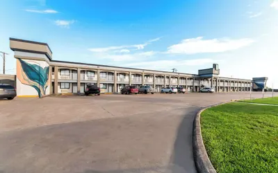 Quality Inn & Suites Port Lavaca near Lighthouse Beach