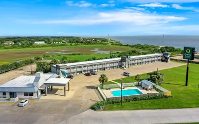 Quality Inn & Suites Port Lavaca near Lighthouse Beach