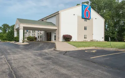 Motel 6 Lawrence, KS