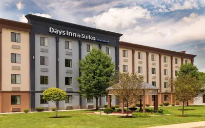 Days Inn and Suites by Wyndham Hammond, IN