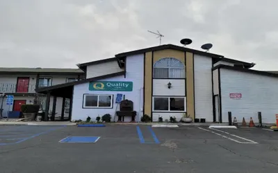 Hotel Avenida Victorville I 15