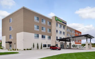 Holiday Inn Express & Suites Kansas City - Lee's Summit by IHG