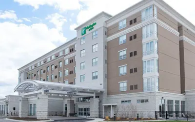 Holiday Inn Hotel & Suites Farmington Hills - Detroit NW, an IHG Hotel