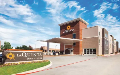 La Quinta Inn & Suites by Wyndham Dallas Northeast-Arboretum