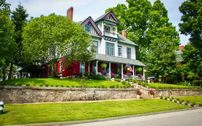 Evans Holly Grove Inn B&B