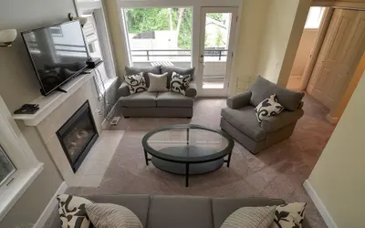 Seattle Vacation Home: The Gallery