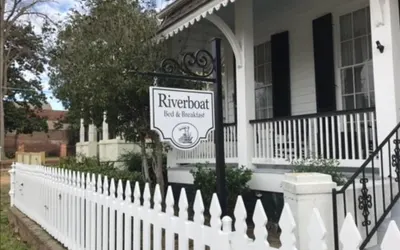 Riverboat Bed & Breakfast