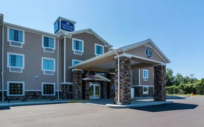 Cobblestone Hotel & Suites - Hutchinson