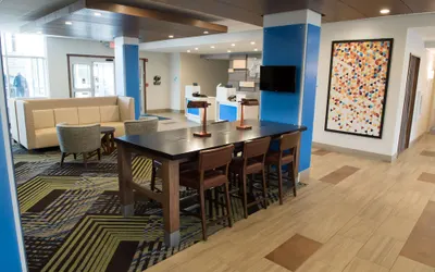 Holiday Inn Express & Suites Merrillville, an IHG Hotel