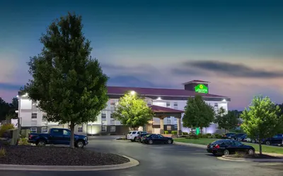 La Quinta Inn & Suites by Wyndham Blue Springs