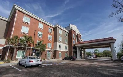 Holiday Inn Express and Suites Savannah - Midtown, an IHG Hotel