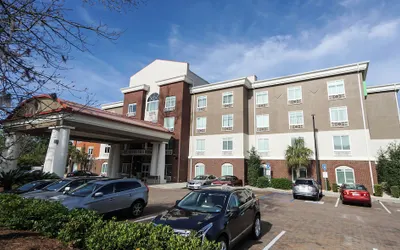 Holiday Inn Express and Suites Savannah - Midtown, an IHG Hotel