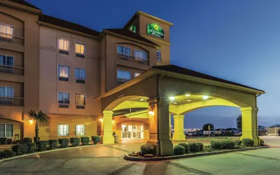 La Quinta Inn & Suites by Wyndham Fort Worth - Lake Worth