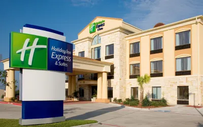 Holiday Inn Express Suites Beeville, an IHG Hotel