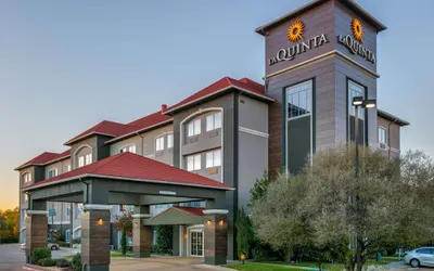 La Quinta Inn & Suites by Wyndham Fort Worth NE Mall