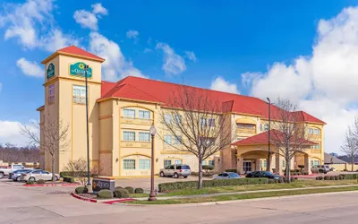 La Quinta Inn & Suites by Wyndham Ennis