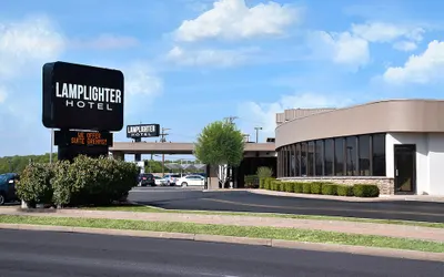 Lamplighter Inn & Suites - South