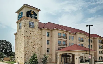 La Quinta Inn & Suites by Wyndham DFW Airport West - Euless