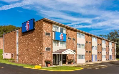 Motel 6 New Stanton, PA
