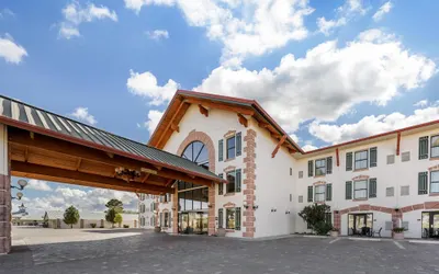 Best Western Plus Swiss Chalet Hotel & Suites