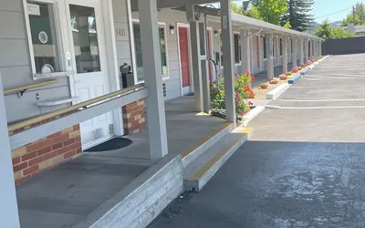 Lark Motel