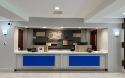 Holiday Inn Express Hotel & Suites Woodland Hills by IHG