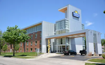 Days Inn & Suites by Wyndham Milwaukee