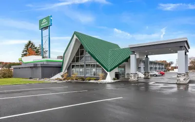 Wingate by Wyndham Geneva at SPIRE Academy