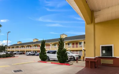 Scottish Inn & Suites Baytown