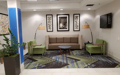 Holiday Inn Express & Suites Seattle North - Lynnwood, an IHG Hotel