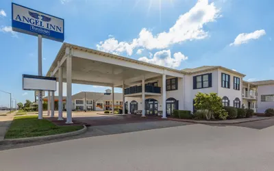 Angel Inn Near IMAX, a Travelodge by Wyndham