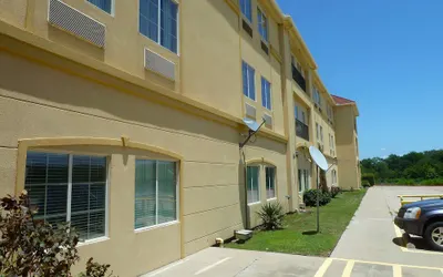 Americas Best Value Inn & Suites Gun Barrel City