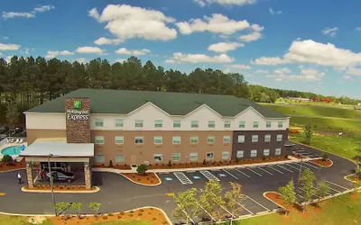 Holiday Inn Express Defuniak Springs, an IHG Hotel